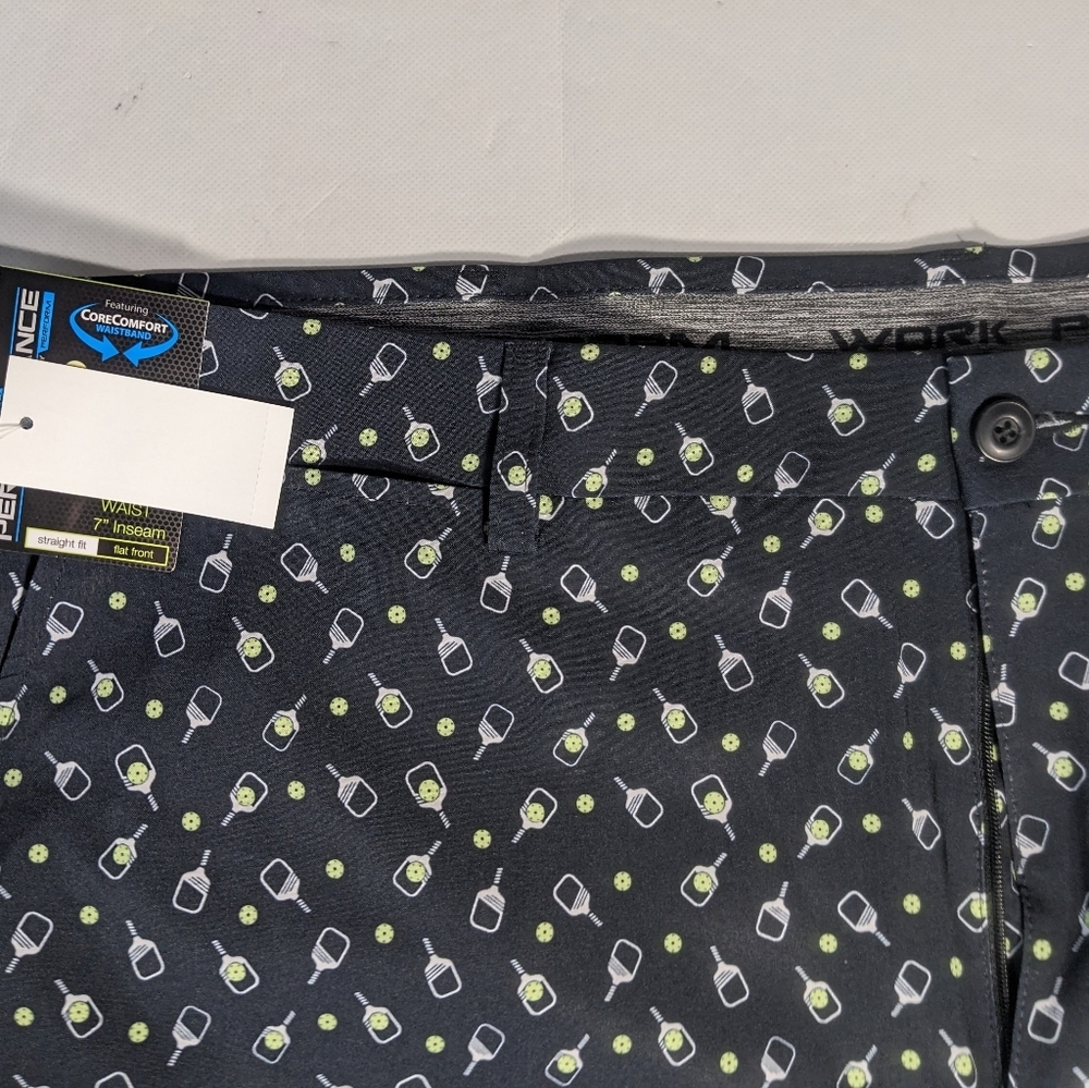 NEW Mens Roundtree & Yorke Performance Chino Shorts WineGlass 7"I Caviar - Picture 4 of 8